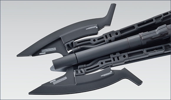 The axes can change into a Beam Naginata or be attached to the shield! Exciting parts rearranging gimmicks!